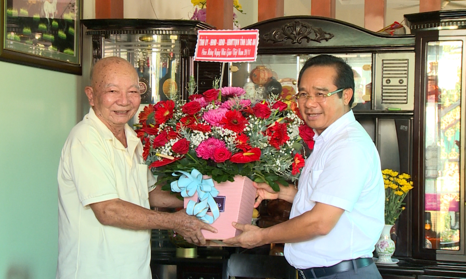 Lãnh đạo tỉnh thăm, chúc mừng Ngày Nhà giáo Việt Nam