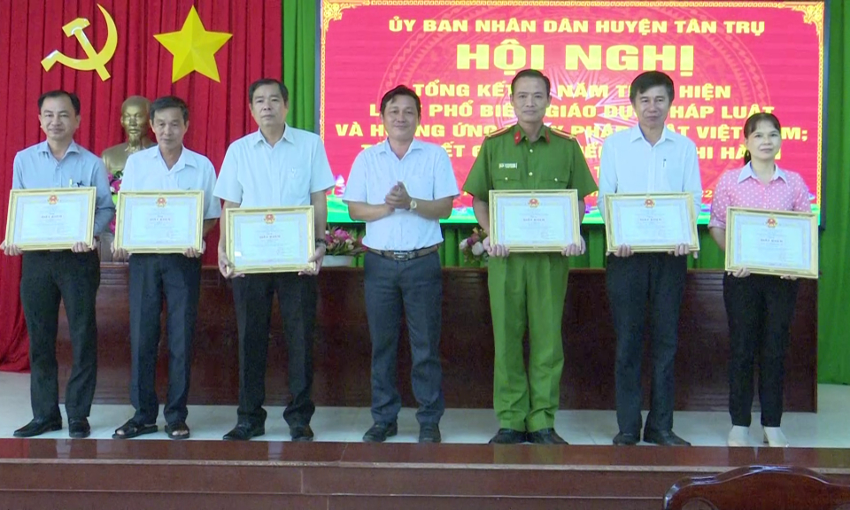 Tân Trụ tổng kết thực hiện Luật  phổ biến, giáo dục pháp luật và Luật hộ tịch