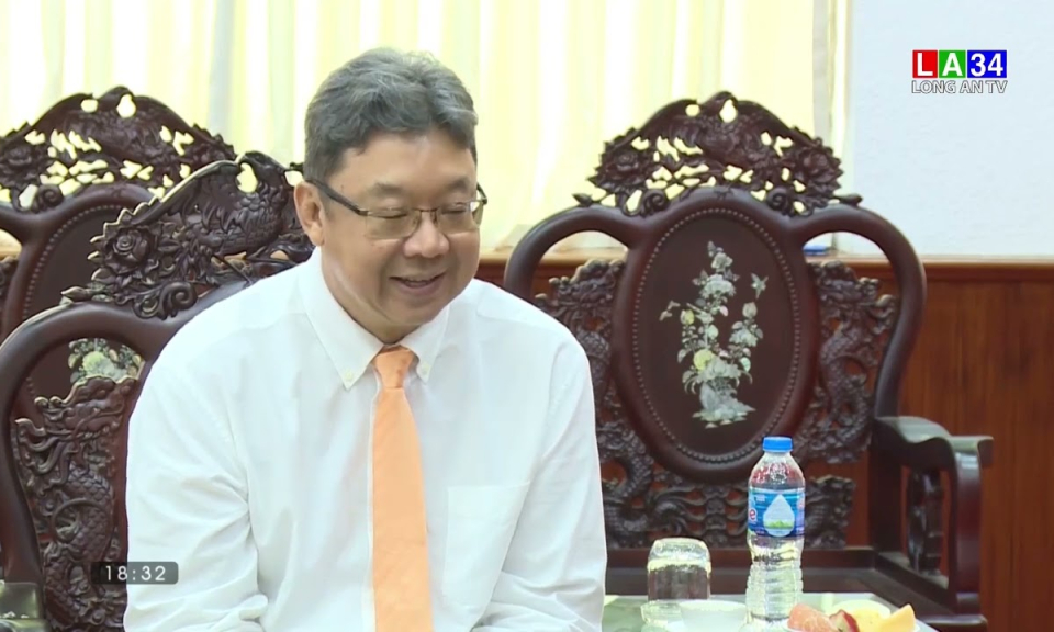 4 Orangs trao học bổng cho học sinh hiếu học