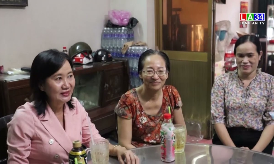 Các địa phương trên địa bàn tỉnh đã tổ chức hoạt động thăm hỏi, tặng quà cho cán bộ giáo viên