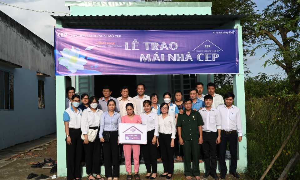 Quỹ tài chính CEP trao tặng nhà cho người lao động có hoàn cảnh khó khăn