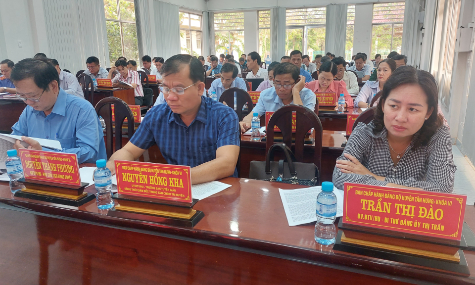 Tân Hưng: Tổng kết 10 năm thực hiện Nghị quyết Trung ương 8 (Khóa XI)