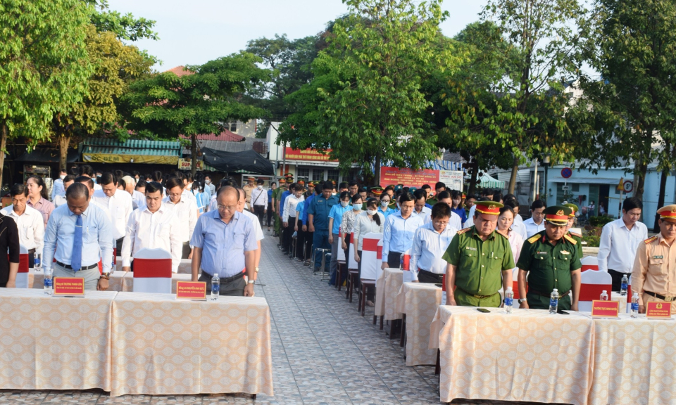 Cần Giuộc tổ chức lễ tưởng niệm nạn nhân tử vong do tai nạn giao thông năm 2022