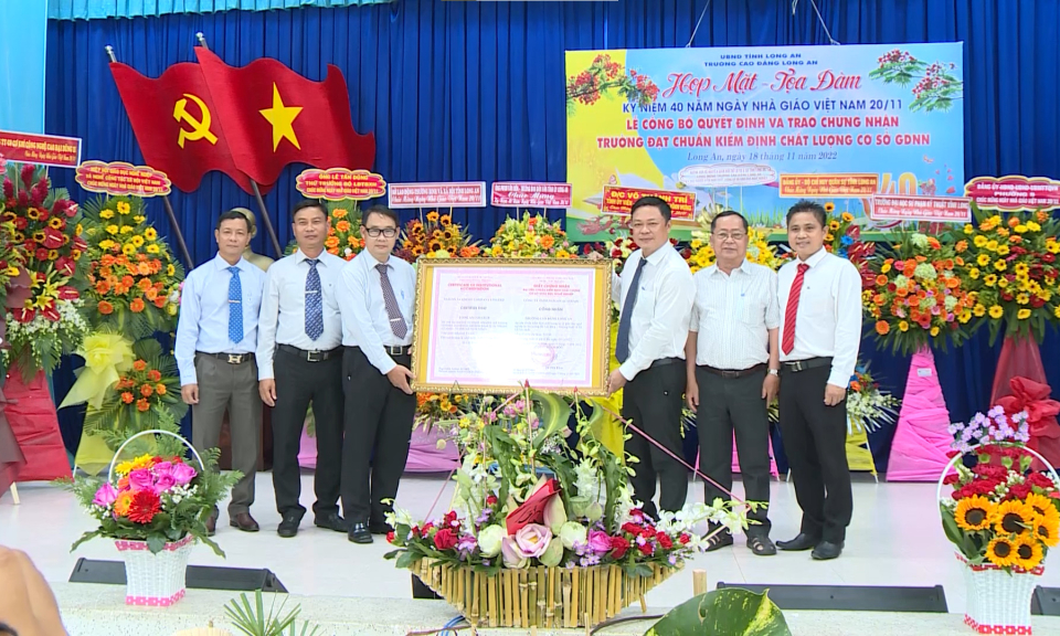 Trường Cao đẳng Long An họp mặt Ngày Nhà giáo Việt Nam 20/11