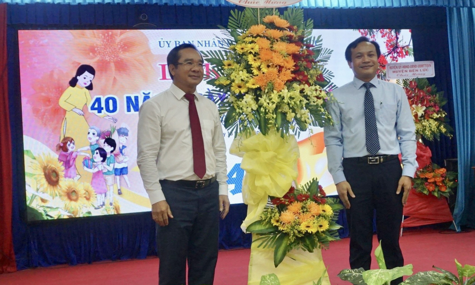 Bến Lức: Bí thư Tỉnh ủy dự kỷ niệm 40 năm Ngày Nhà giáo Việt Nam