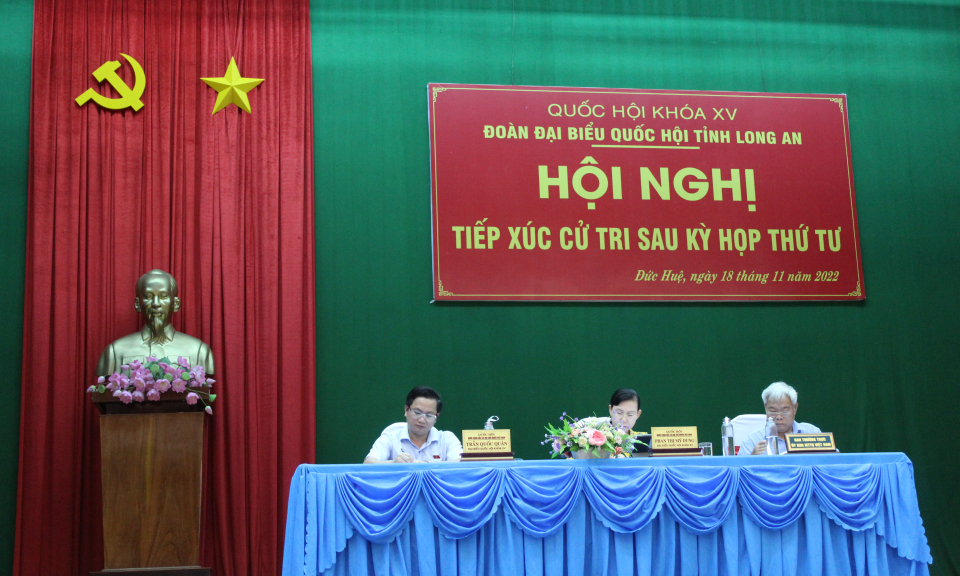 Đại biểu Quốc hội tỉnh Long An tiếp xúc cử tri huyện Đức Huệ