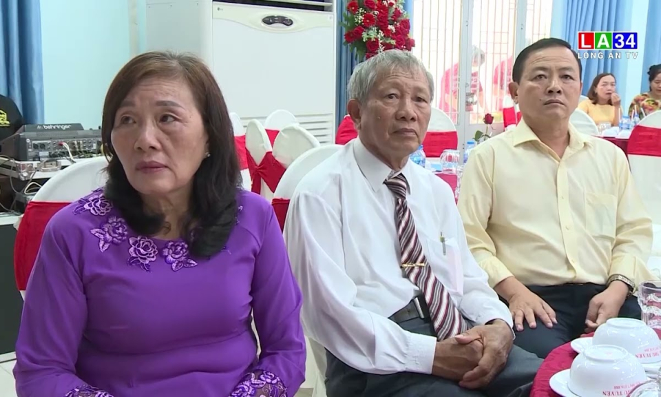 Tọa đàm kỷ niệm 40 năm ngày nhà giáo Việt Nam và Lễ trao chứng nhận trường nghề đạt chuẩn