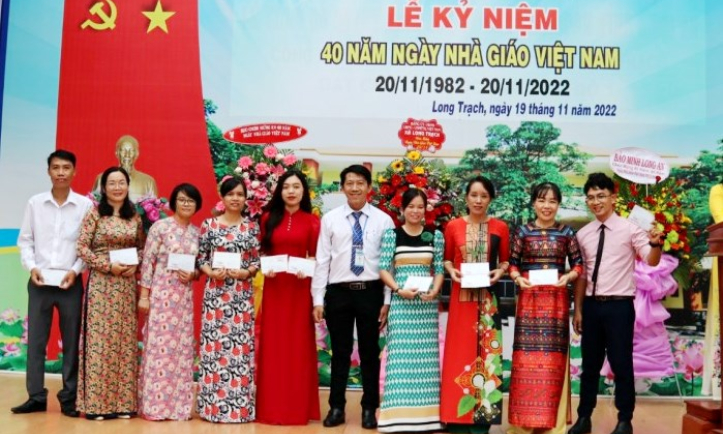 Cần Đước sôi nỗi các hoạt động chào mừng Ngày Nhà giáo Việt Nam