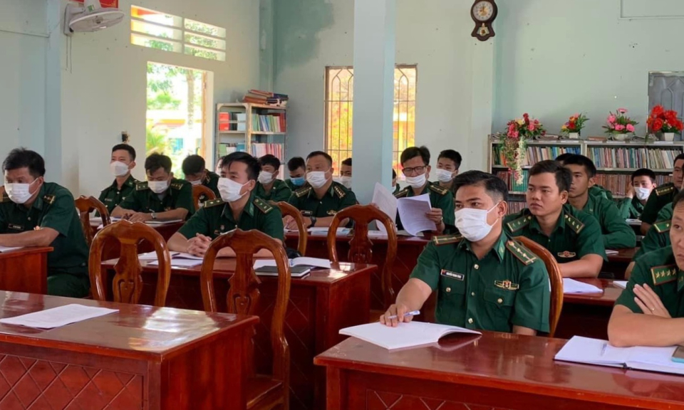 Đồn Biên phòng Sông Trăng tập huấn Luật Biên phòng Việt Nam và các văn bản quy định chi tiết
