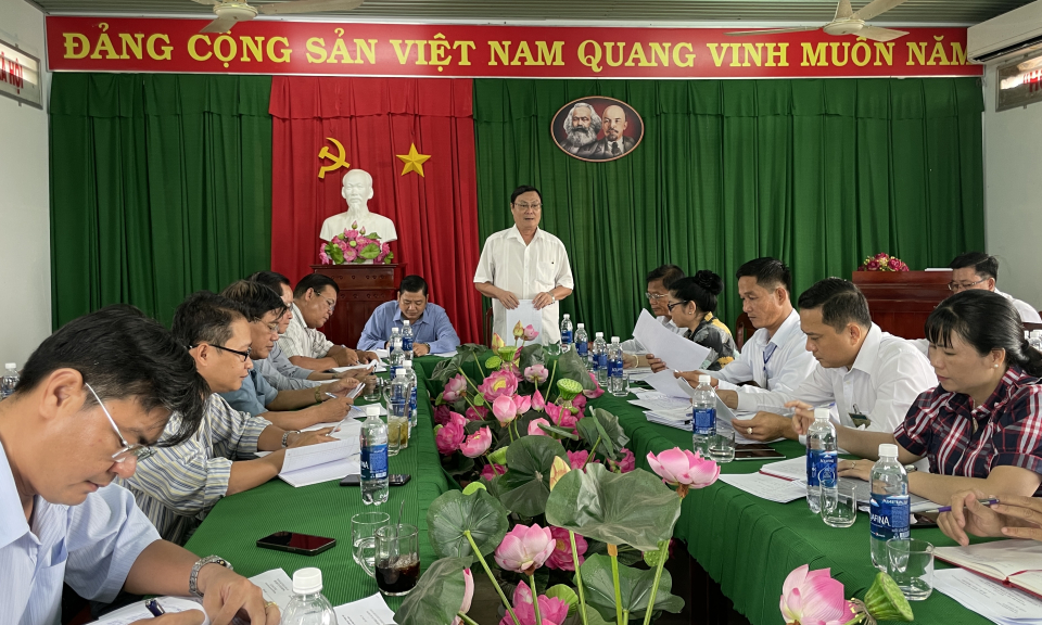 Bí thư Huyện ủy Tân Hưng làm việc với lãnh đạo Đảng ủy xã Vĩnh Bửu