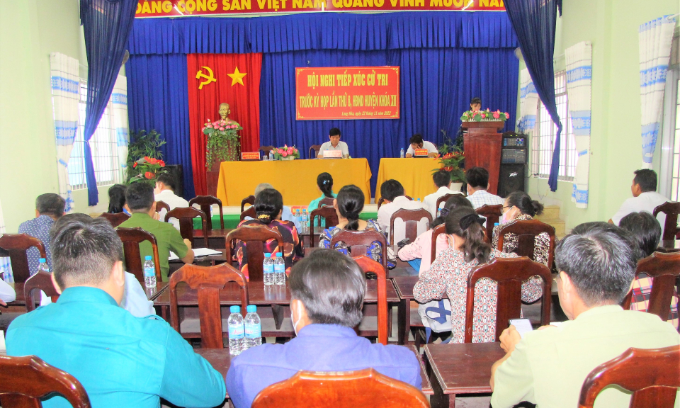 Hội đồng Nhân dân huyện Cần Đước tiếp xúc cử tri xã Long Hòa trước kỳ họp lần thứ 8