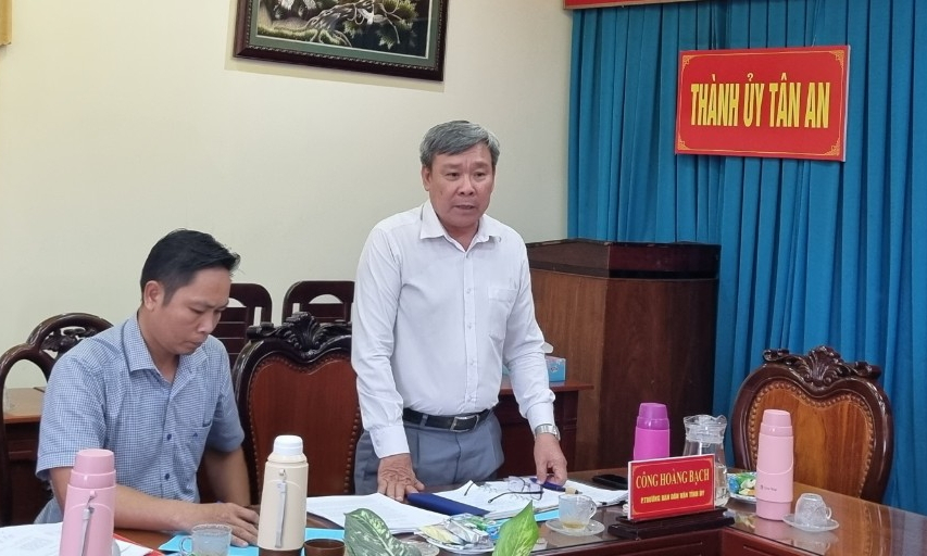 Ban Dân vận Tỉnh ủy kiểm tra công tác dân vận, quy chế dân chủ tại thành phố Tân An