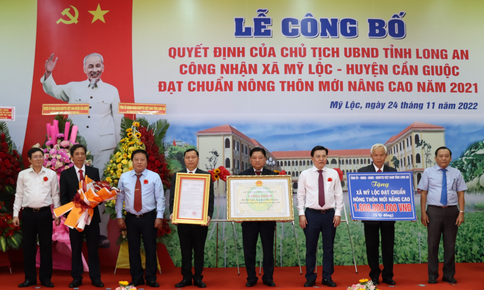 Xã Mỹ Lộc, huyện Cần Giuộc đón nhận danh hiệu xã Nông thôn mới nâng cao