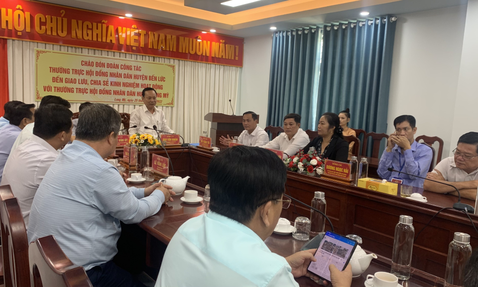  HĐND huyện Bến Lức trao đổi kinh nghiệm với HĐND huyện Long Mỹ tỉnh Hậu Giang và trao 3 căn nhà đại đoàn kết