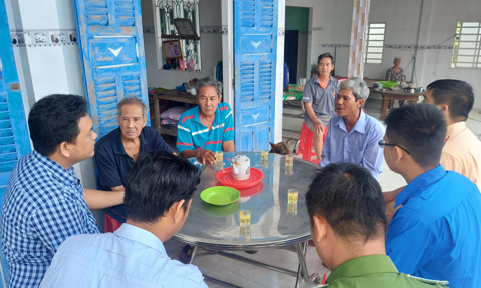 Thạnh Hoá tổ chức thăm hỏi động viên gia đình có nạn nhân tử vong vì tai nạn giao thông năm 2022