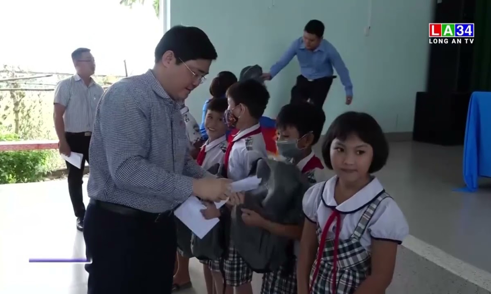 Đoàn Đại biểu Quốc hội tỉnh Long An tiếp xúc cử tri tại huyện Châu Thành và TP.Tân An