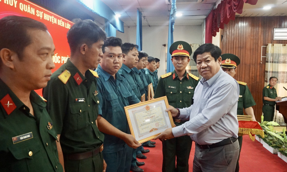Bến Lức tổng kết công tác Quân sự - Quốc phòng địa phương năm 2022