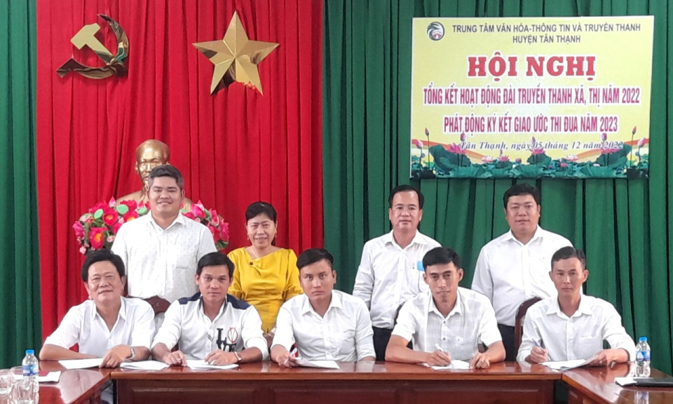 Tân Thạnh ký kết giao ước thi đua hoạt động truyền thanh cấp xã