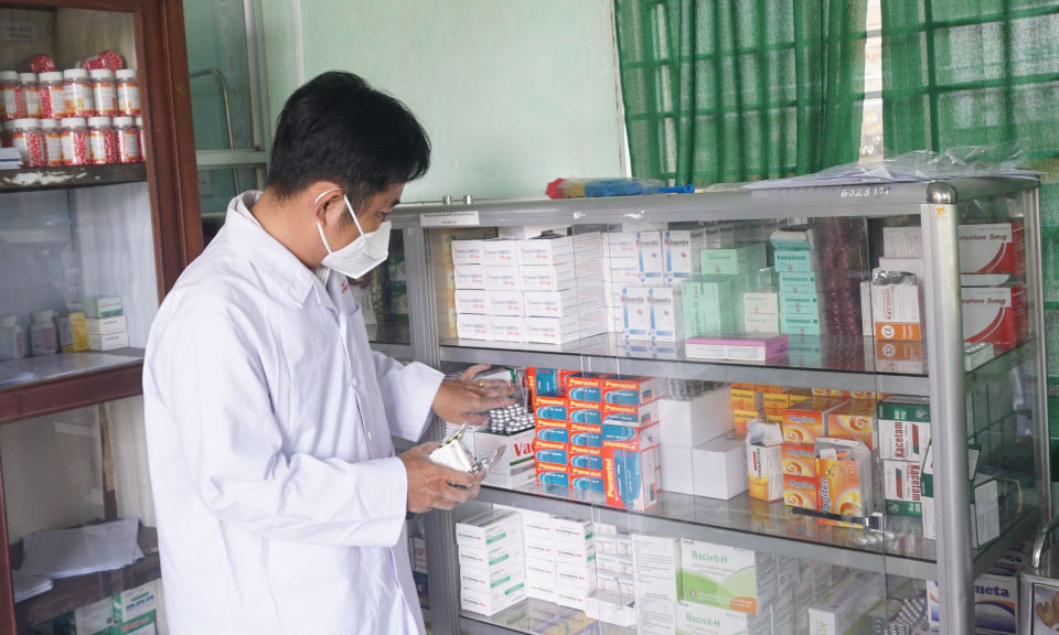 Bến Lức cân đối từng đơn thuốc để tránh vượt mức bảo hiểm y tế