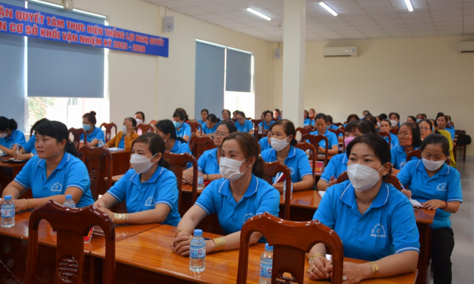Cần Giuộc tập huấn truyền thông kỹ năng vai trò phụ nữ trên không gian mạng