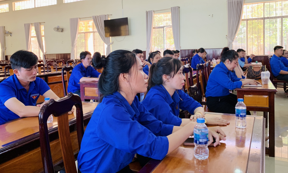Tập huấn kỹ năng truyền thông về phòng, chống tác hại thuốc lá tại huyện Tân Hưng