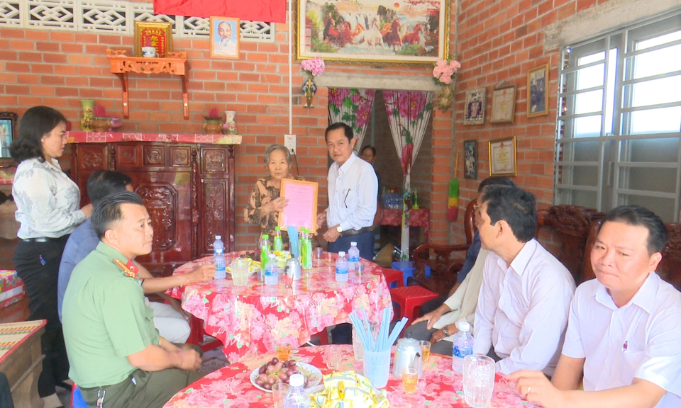 Đức Hòa trao 02 căn nhà tình nghĩa
