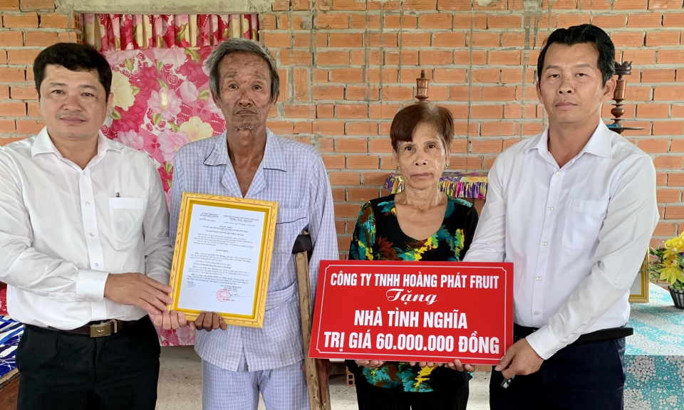 Châu Thành trao nhà tình nghĩa cho người có công