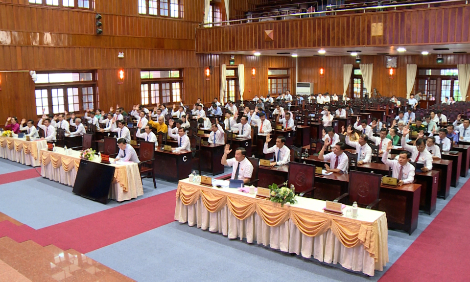 Ngày làm việc đầu tiên kỳ họp thứ 8, HĐND tỉnh khóa X: Hoàn thành nhiều nội dung quan trọng