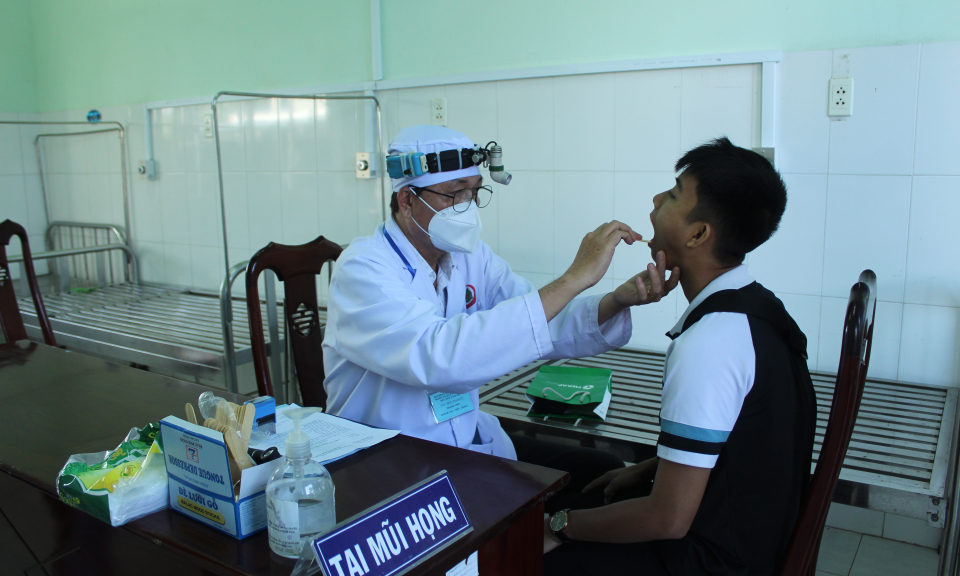 Đức Huệ tổ chức khám sức khỏe cho công dân sẵn sàng nhập ngũ năm 2023