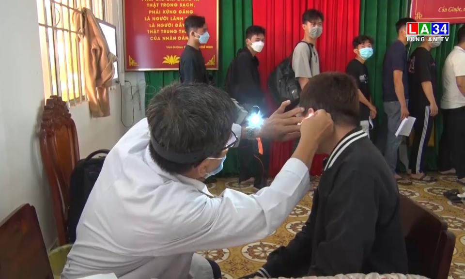 Các địa phương tổ chức khám sức khỏe cho công dân sẵn sàng nhập ngũ