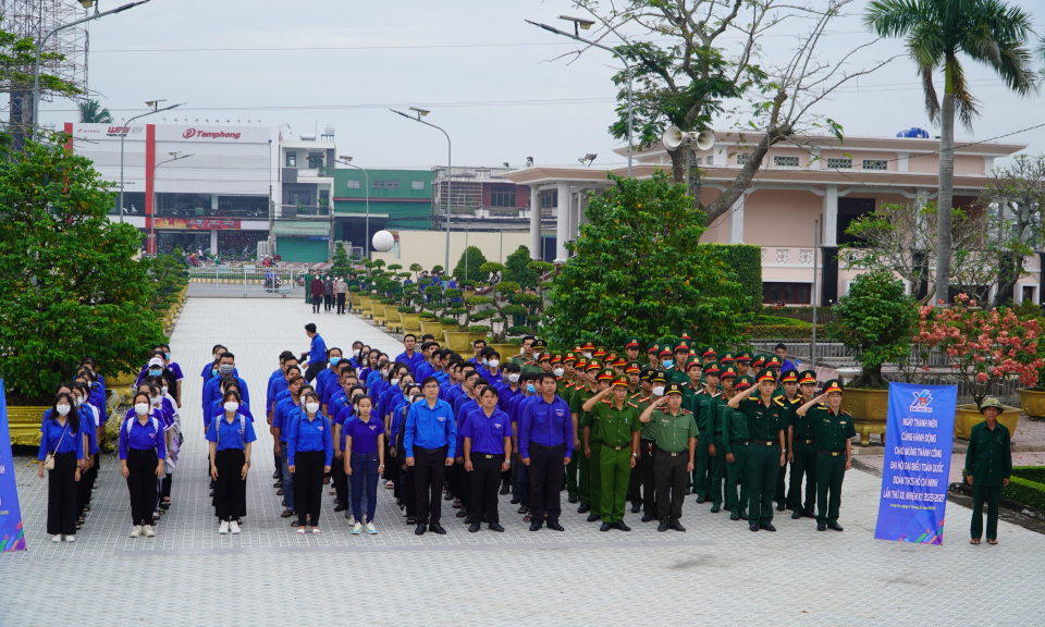 Lễ ra quân thực hiện công trình thanh niên chăm sóc các công trình ghi công liệt sĩ