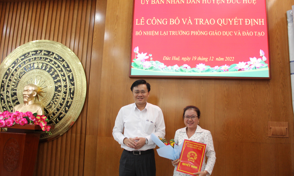 Đức Huệ bổ nhiệm lại Trưởng Phòng Giáo dục và Đào tạo huyện