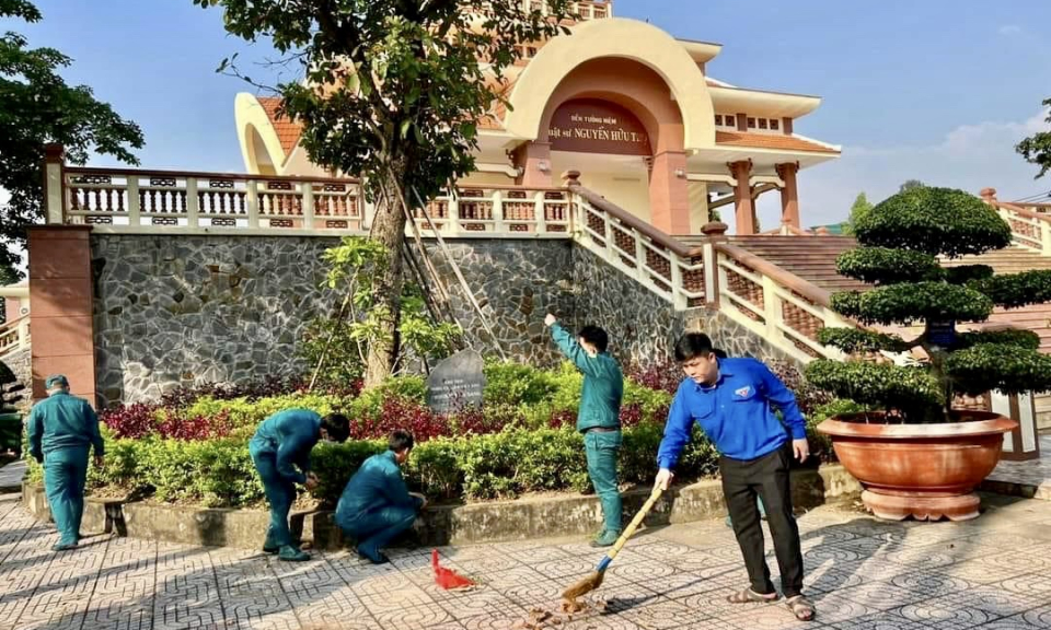 Thanh niên Bến Lức hành động chào mừng thành công Đại hội Đoàn