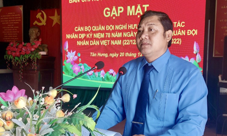 Huyện Tân Hưng tổ chức gặp mặt cán bộ Quân đội nghỉ hưu