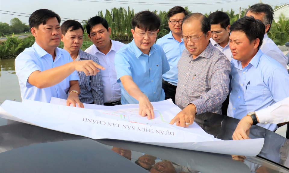 Phó Bí thư Thường trực Tỉnh ủy khảo sát dự án thủy sản Tân Chánh