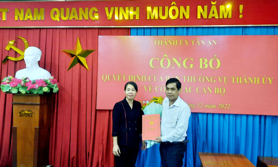 Thành uỷ Tân An điều động Phó Bí thư Đảng uỷ Phường 3 đến công tác tại xã An Vĩnh Ngãi