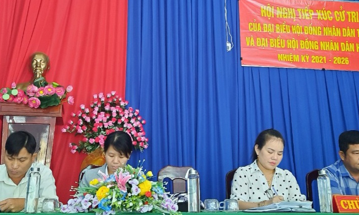 Tân Hưng: Đại biểu HĐND huyện tiếp xúc cử tri xã Vĩnh Đại