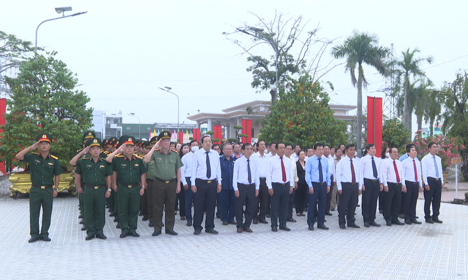 Lãnh đạo tỉnh Long An viếng Nghĩa trang Liệt sĩ nhân kỷ niệm 78 năm ngày Ngày thành lập Quân đội Nhân dân Việt Nam