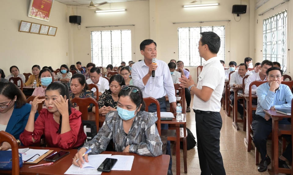 Bến Lức tập huấn kỹ năng cho giáo viên và  học sinh về phòng, chống bạo lực học đường