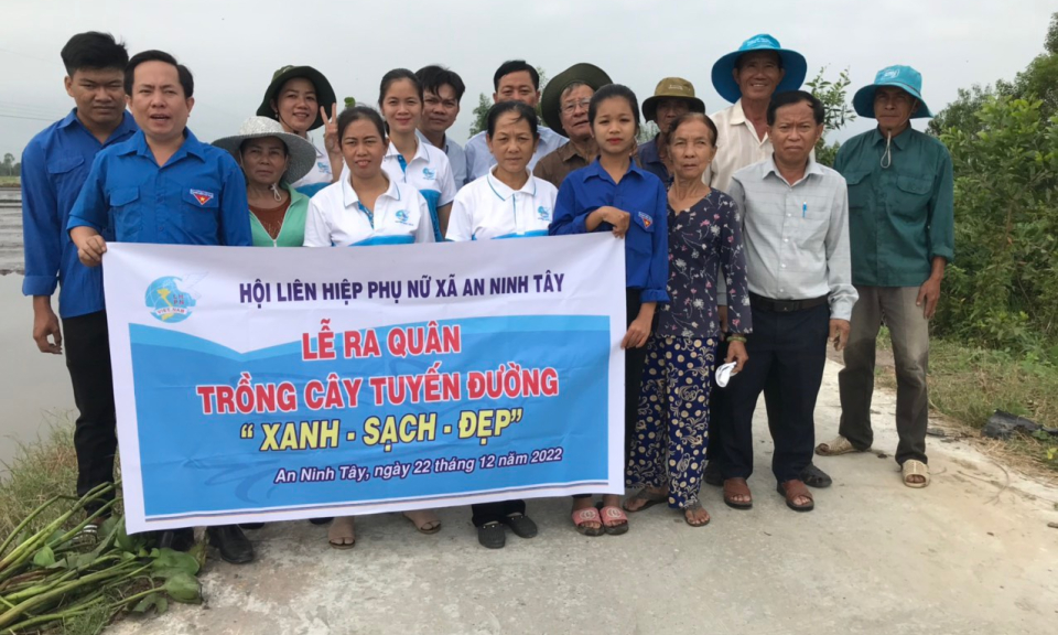 Đức Hòa: Phụ nữ trồng cây xanh góp phần xây dựng nông thôn mới 