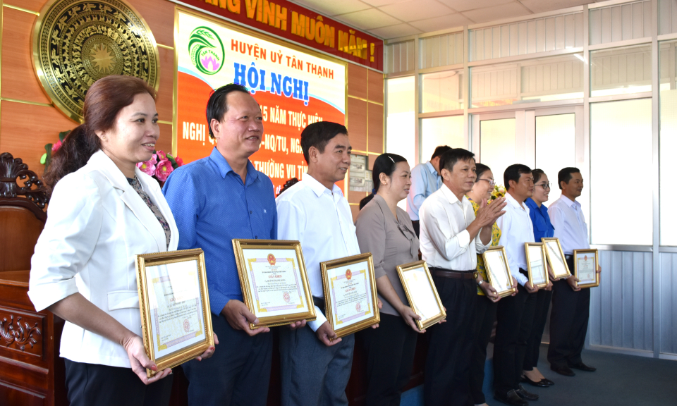 Tân Thạnh tổng kết 15 năm thực hiện Nghị quyết 05-NQ/TU Ban Thường vụ Tỉnh ủy