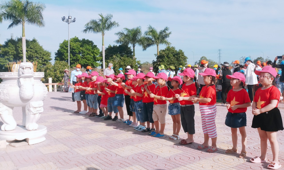 Thành phố Tân An giáo dục truyền thống yêu nước, yêu quê hương cho các em học sinh mẫu giáo
