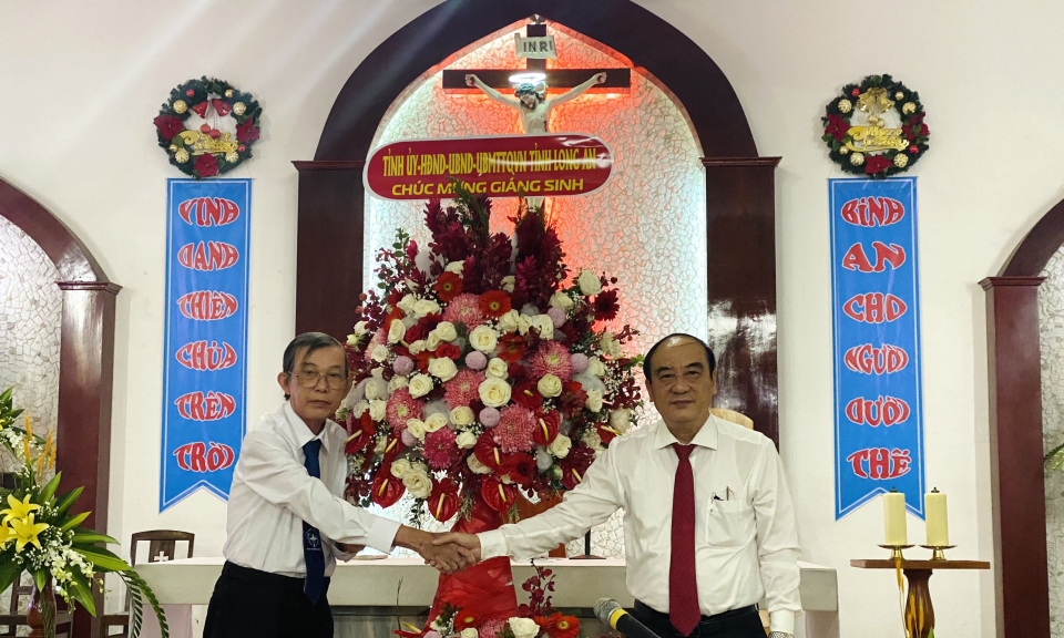 Lãnh đạo tỉnh Long An chúc mừng Lễ Giáng sinh tại Giáo xứ Bình Quân