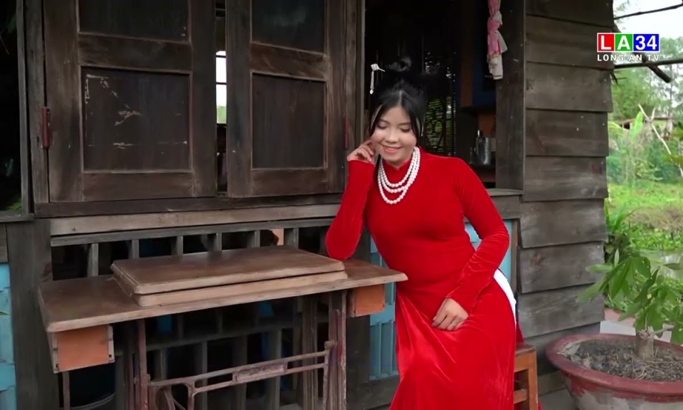 Bạn trẻ rạng rỡ chụp ảnh đón Tết Nguyên đán 2023