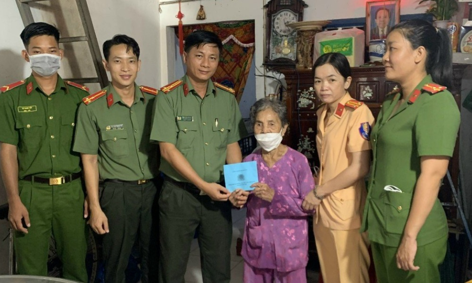 Tuổi trẻ Công an huyện Bến Lức góp sức trẻ xây dựng quê hương
