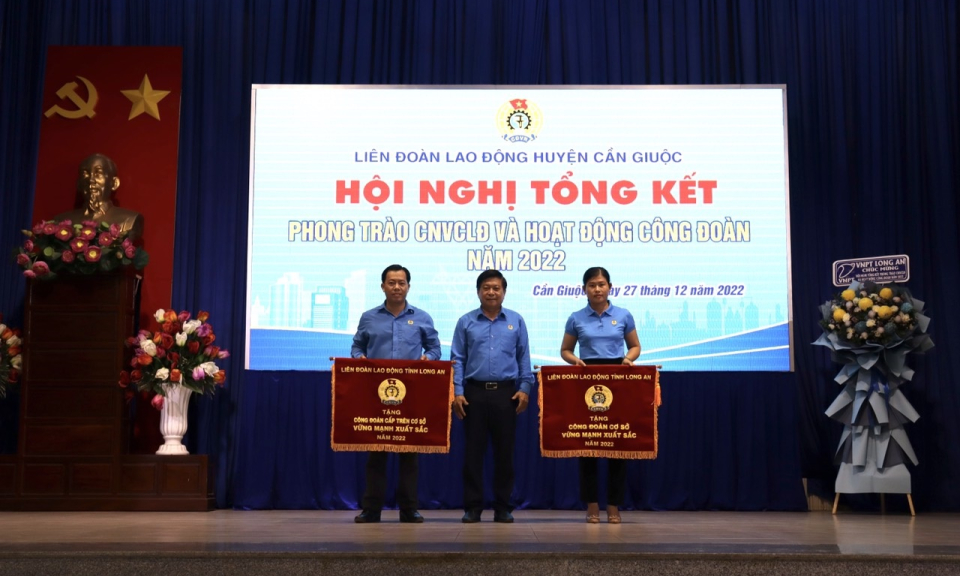 Cần Giuộc tổng kết phong trào Công nhân viên chức lao động và hoạt động Công đoàn năm 2022
