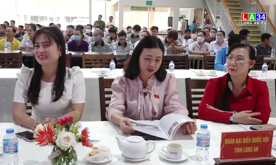 Trung tướng Lê Tấn Tới thăm tặng quà công nhân lao động