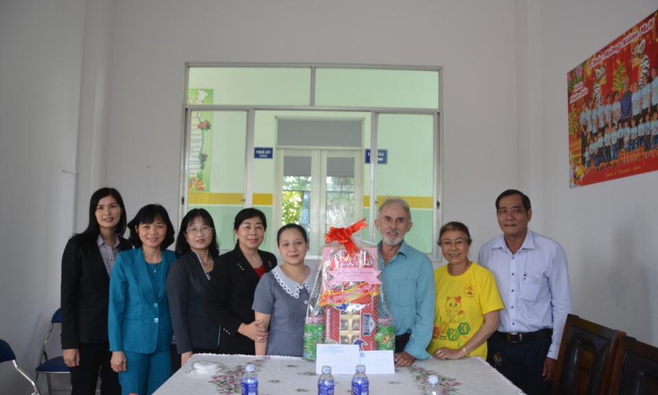 Giám đốc Sở LĐTB&XH tặng 2 căn nhà tình thương tại huyện Cần Giuộc