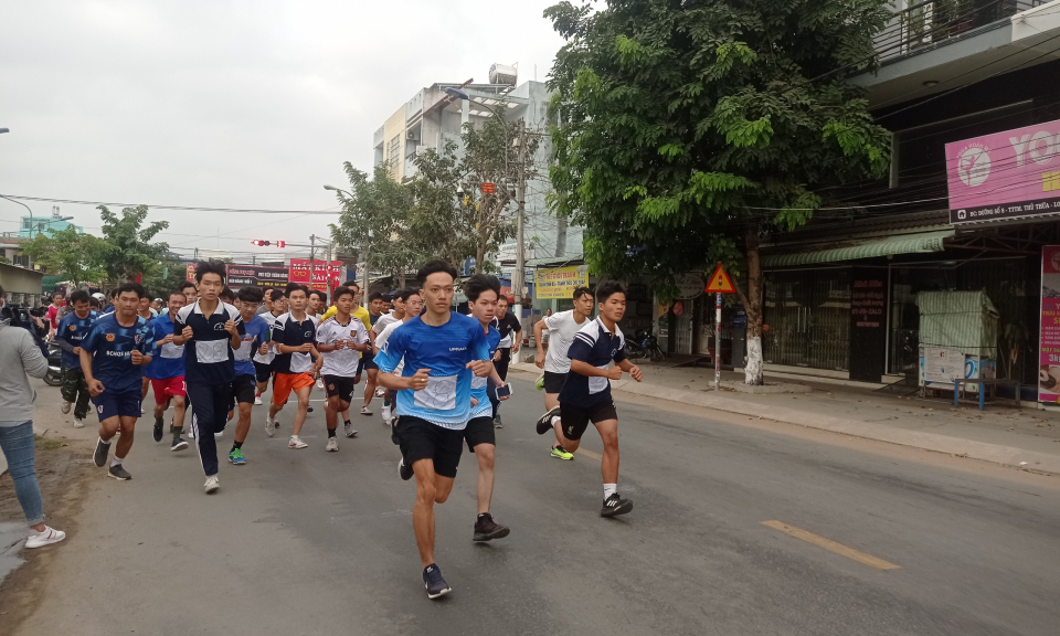 Thủ Thừa – Giải việt dã chào mừng kỷ niệm 40 năm tái lập huyện