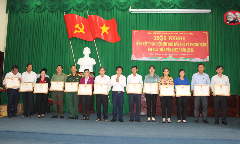 Thủ Thừa tổng kết Quy chế dân chủ ở cơ sở, phong trào thi đua Dân vận khéo